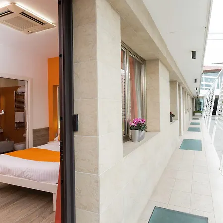 Jc Contemporary Hotel 4*