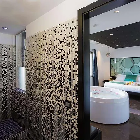 Jc Contemporary Hotel 4*