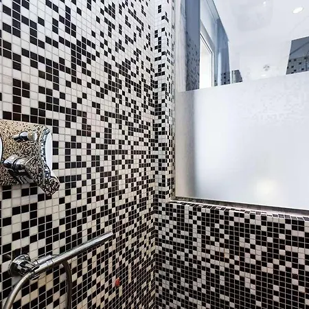 Jc Contemporary Hotel 4*
