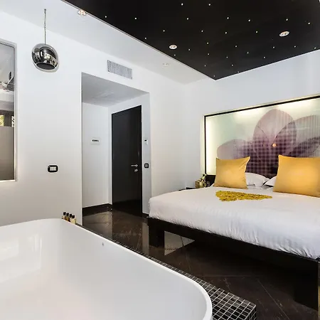 Jc Contemporary Hotel 4*