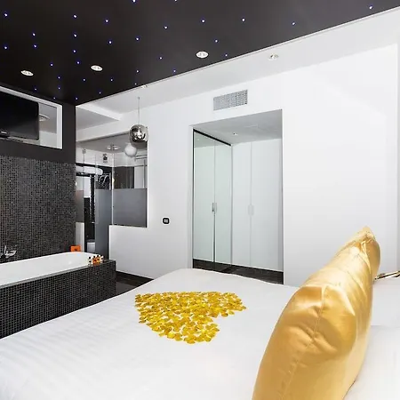 Jc Contemporary Hotel 4*