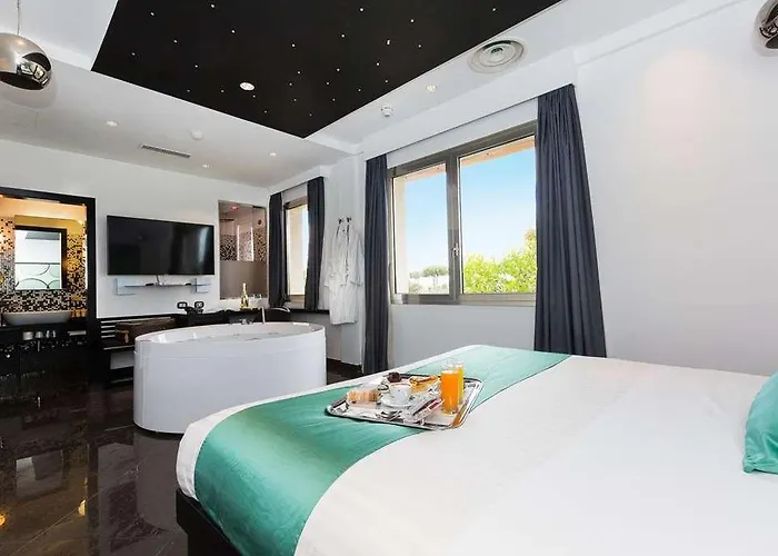 Jc Contemporary Hotell 4*