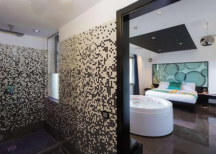 Jc Contemporary Hotell 4*