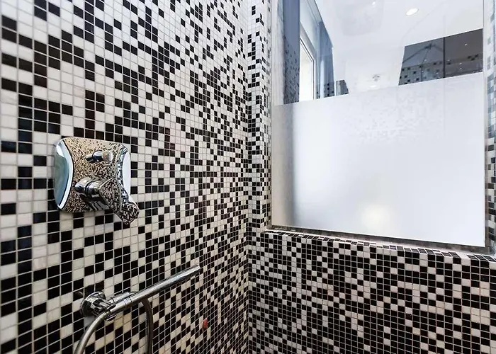 Jc Contemporary Hotell 4*