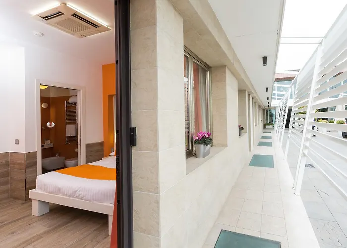 Jc Contemporary Hotell 4*